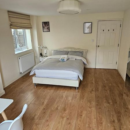 Extra Large Bedroom Dartford Exterior foto