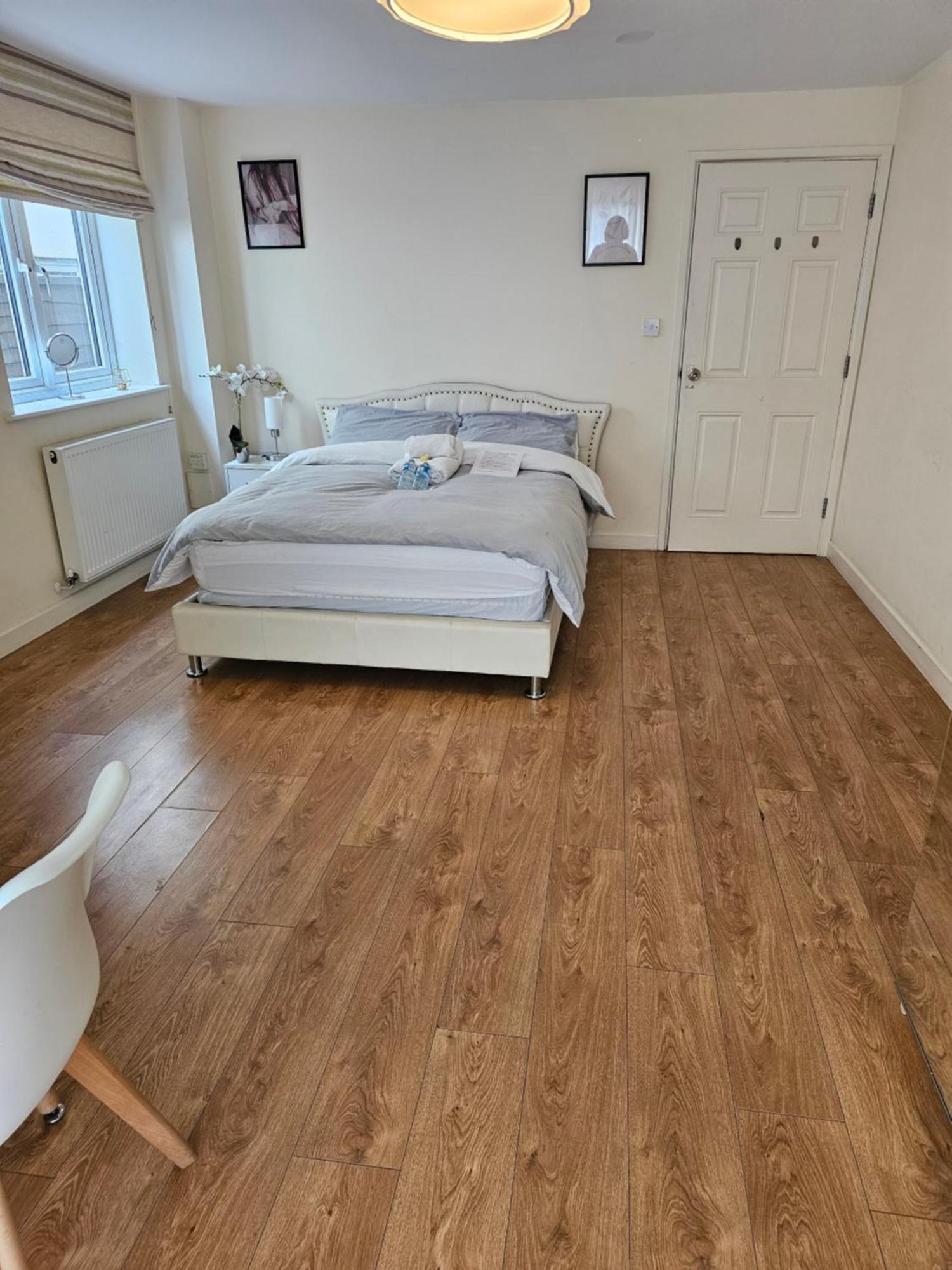 Extra Large Bedroom Dartford Exterior foto