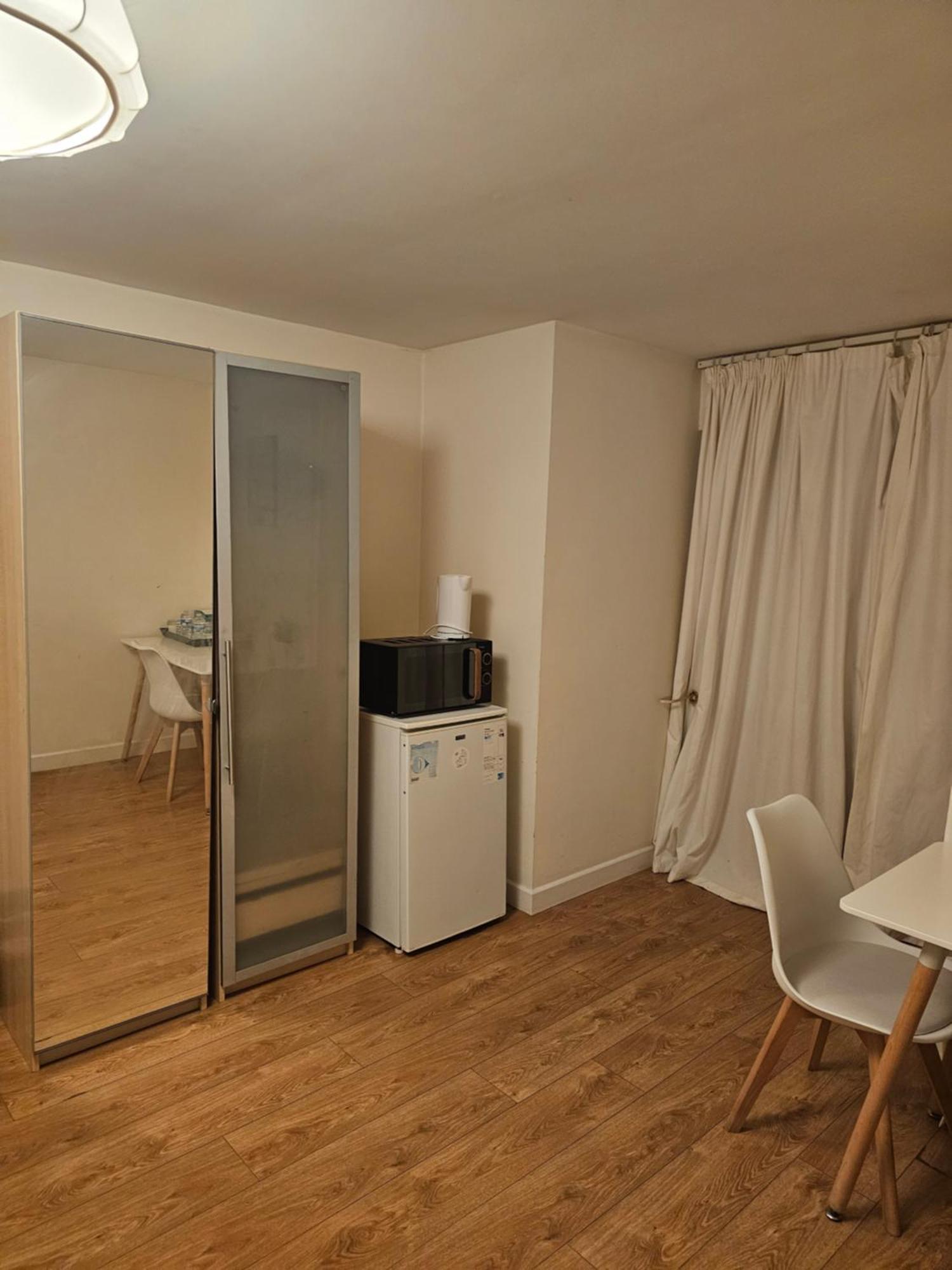 Extra Large Bedroom Dartford Exterior foto